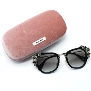 Miu Miu güneş gözlüğü